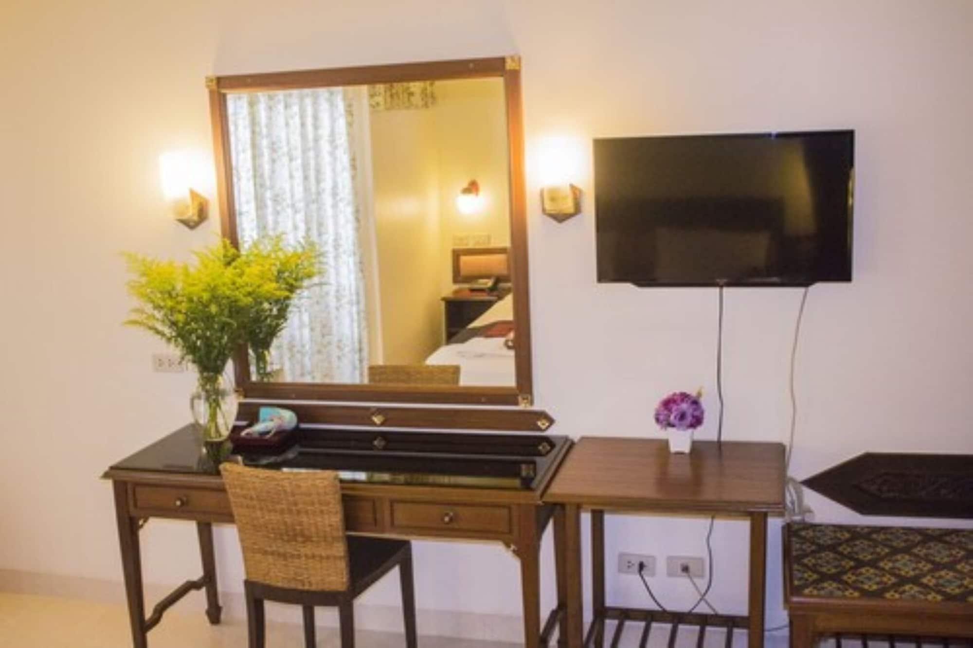 People Place Boutique In Town Hotel - Sha Extra Plus Chiang Mai Exteriör bild