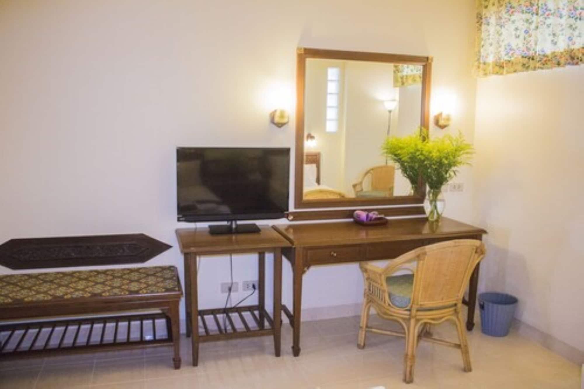 People Place Boutique In Town Hotel - Sha Extra Plus Chiang Mai Exteriör bild